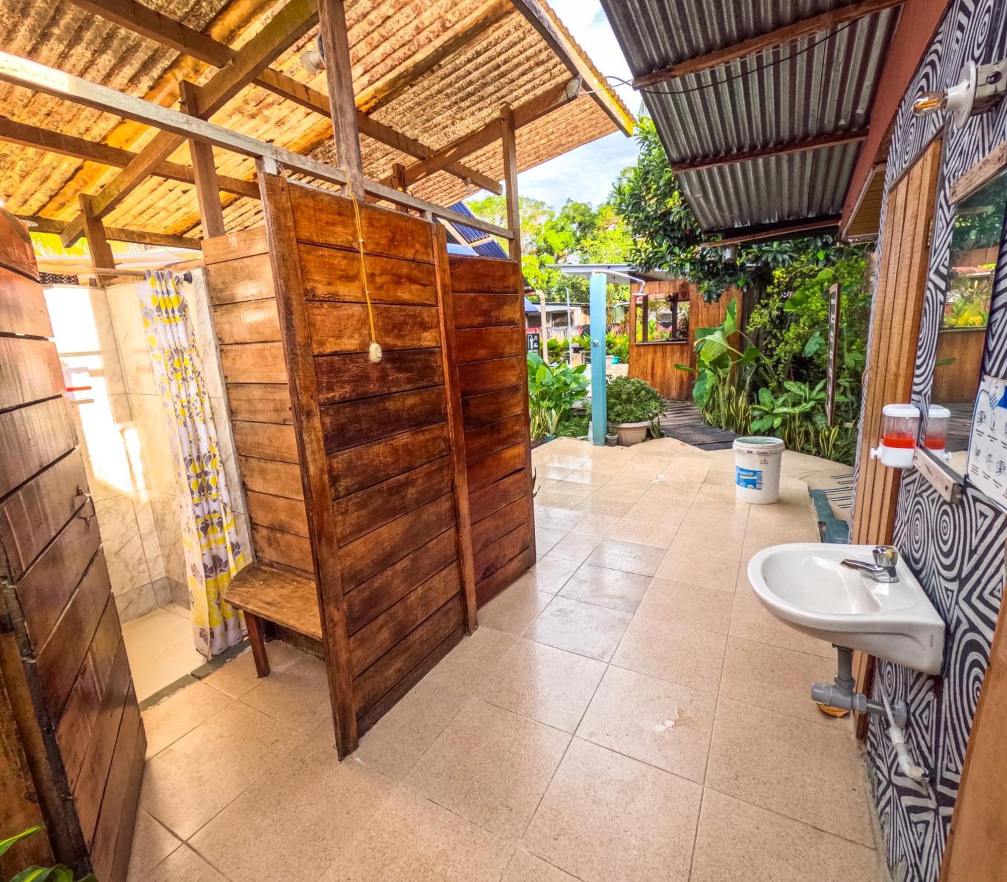 Hostel Casa De Las Palmas Tours Leticia Luaran gambar