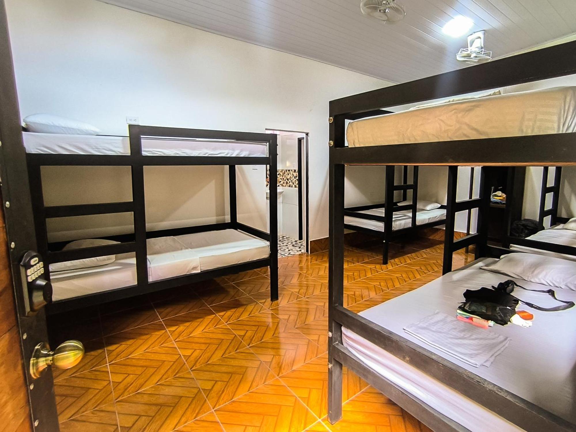 Hostel Casa De Las Palmas Tours Leticia Luaran gambar