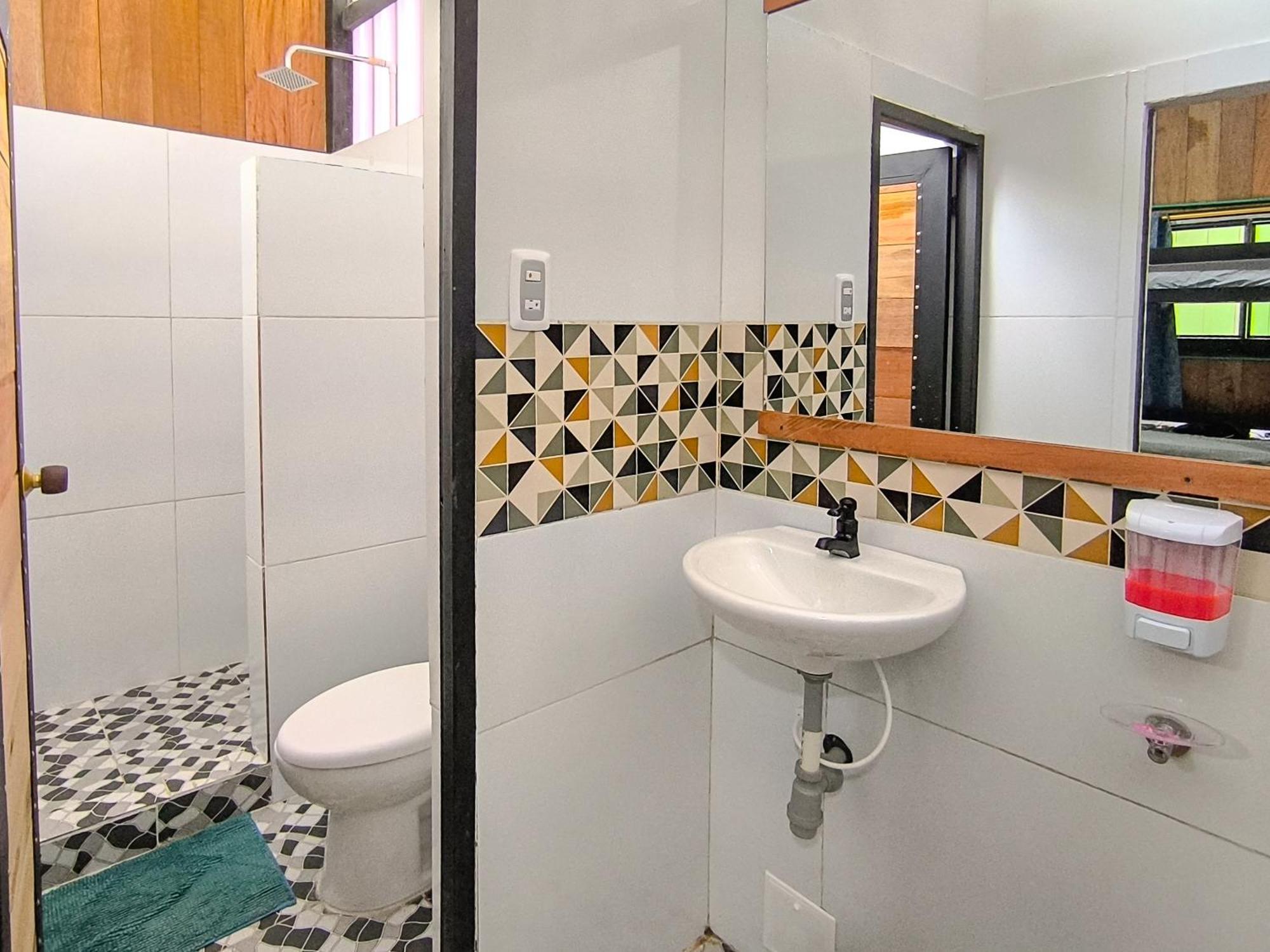 Hostel Casa De Las Palmas Tours Leticia Luaran gambar