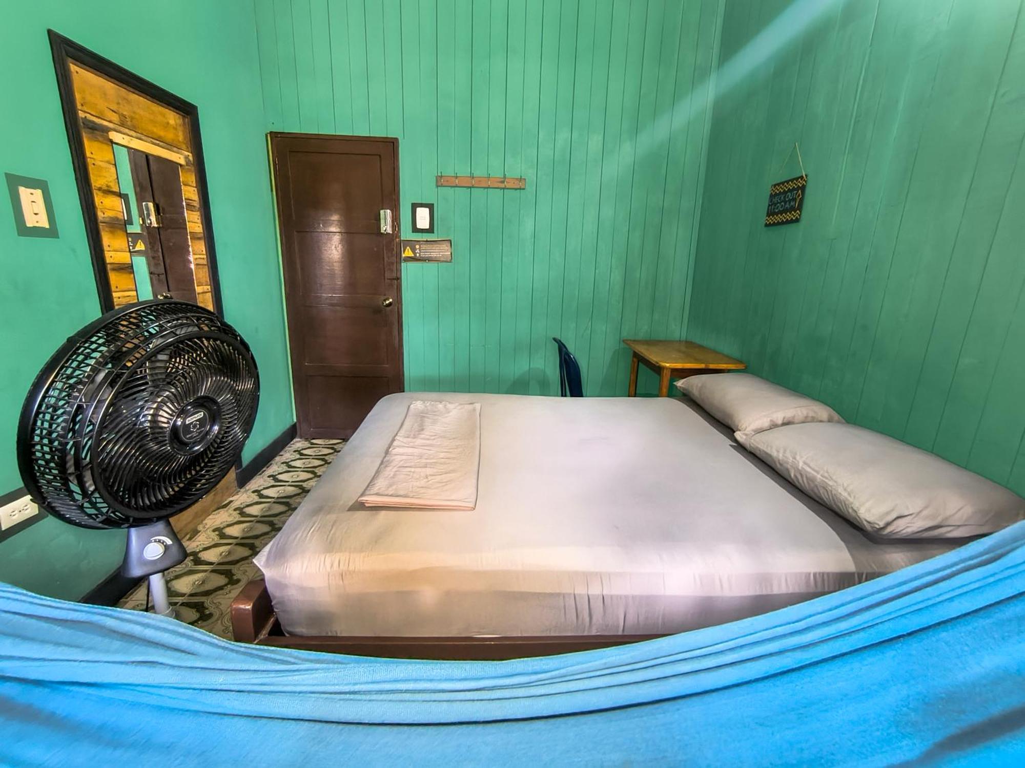 Hostel Casa De Las Palmas Tours Leticia Luaran gambar