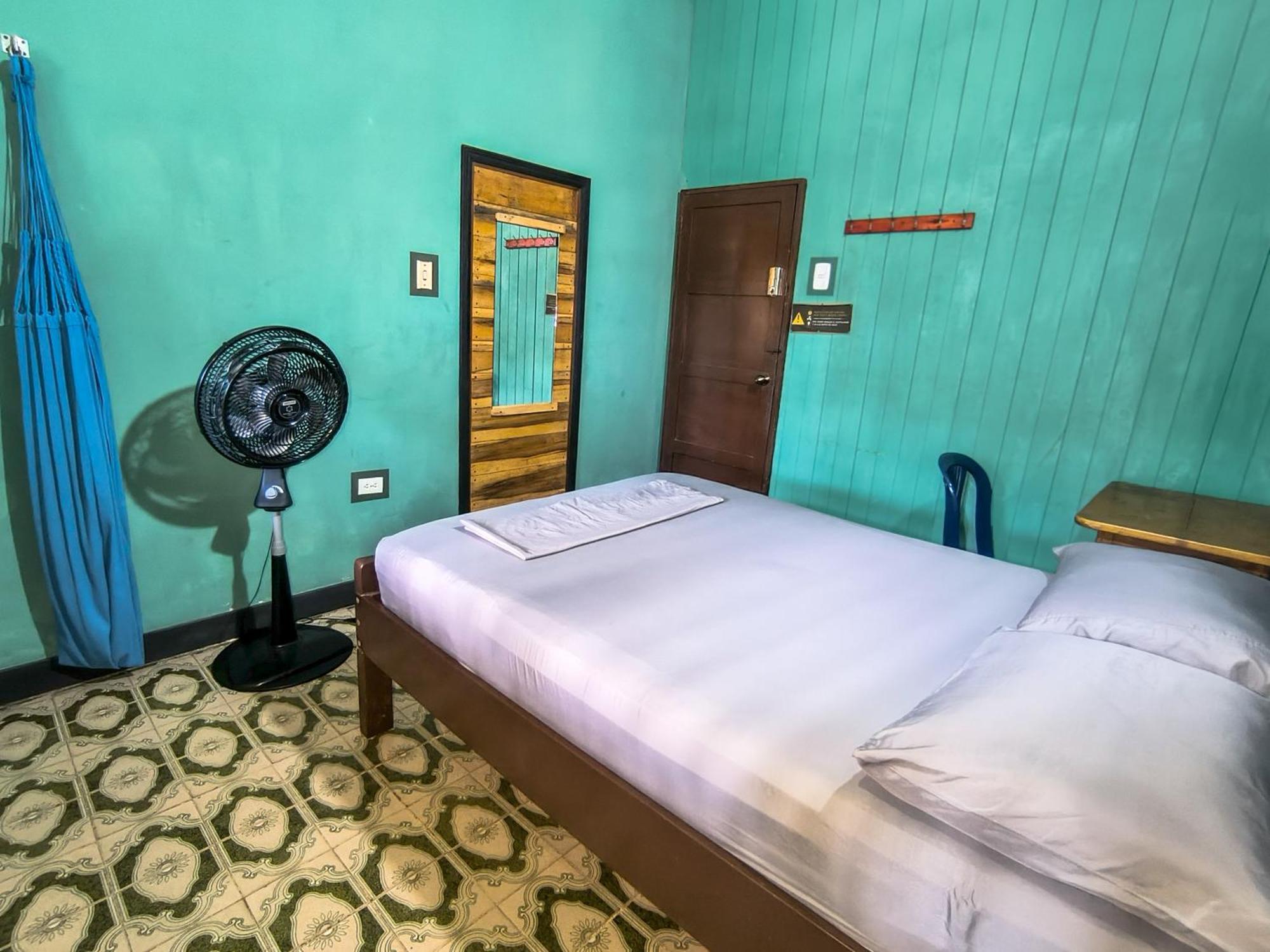 Hostel Casa De Las Palmas Tours Leticia Luaran gambar