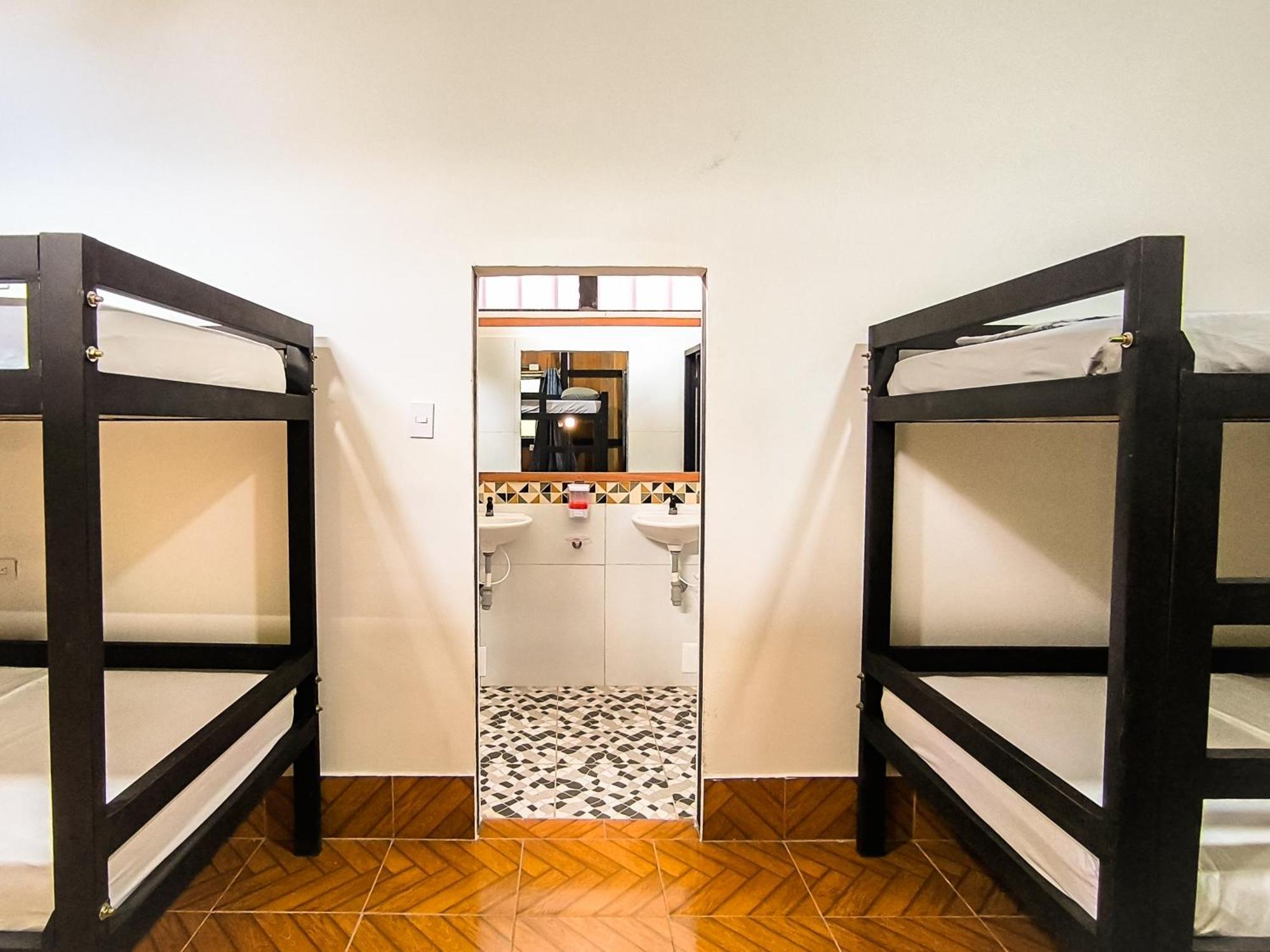 Hostel Casa De Las Palmas Tours Leticia Luaran gambar