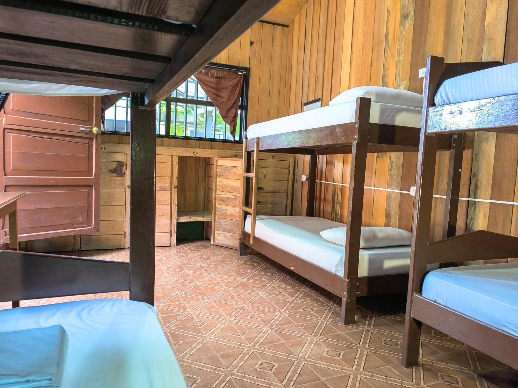 Hostel Casa De Las Palmas Tours Leticia Luaran gambar